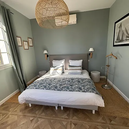 Les Bruyeres Sarrazine Villa *