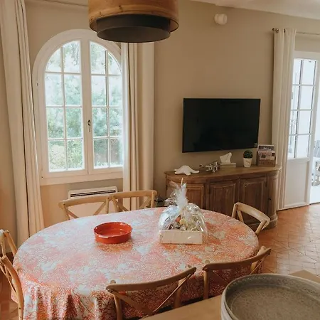 Les Bruyeres Sarrazine Villa *